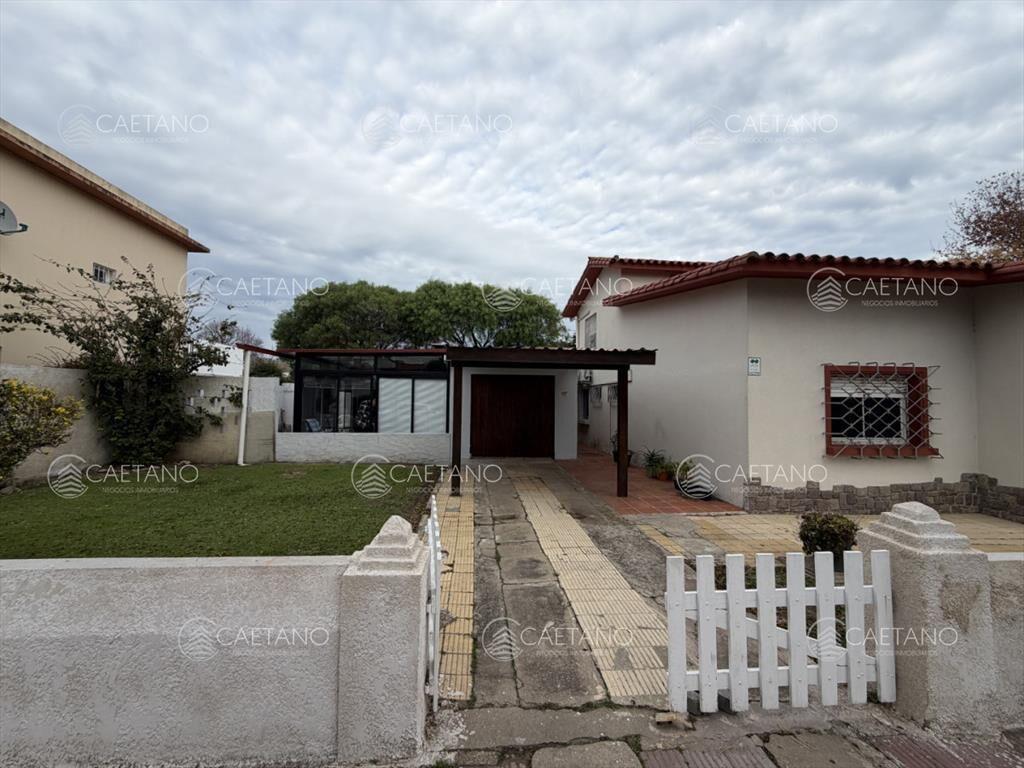 Excelente casa de construcción tradicional en
