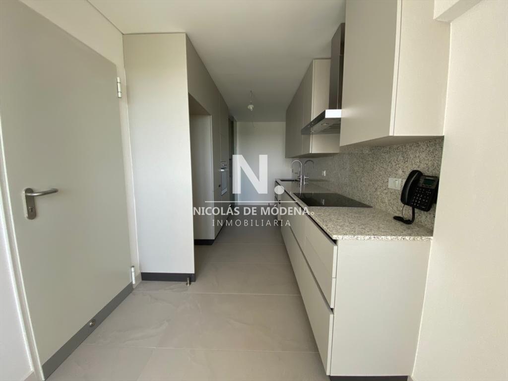 Vende departamento en Brava Punta del Este de 3