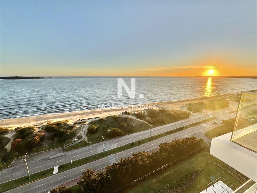 Apartamento frente al mar en Playa Mansa   ? del