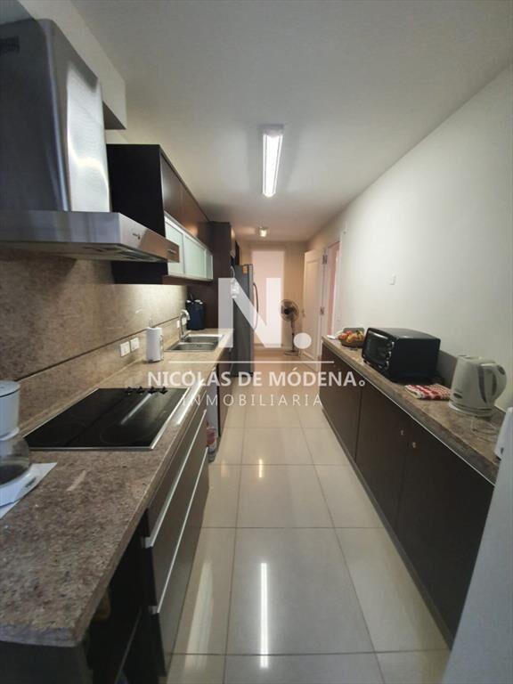 Departamento en venta en torre de categoría,