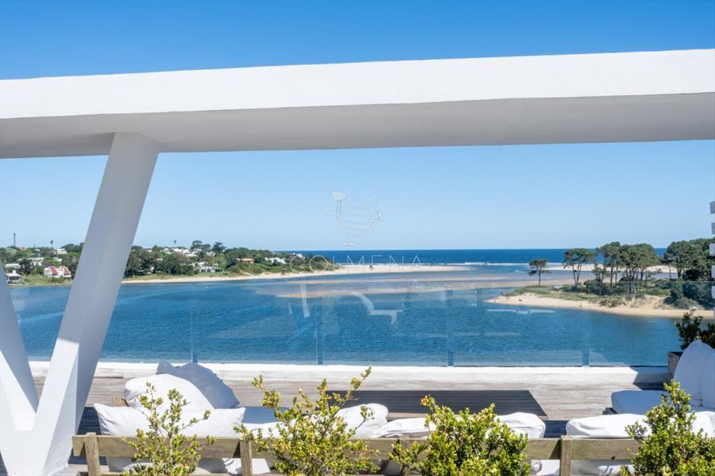 Apartamento duplex con Piscina, Parrillero y una
