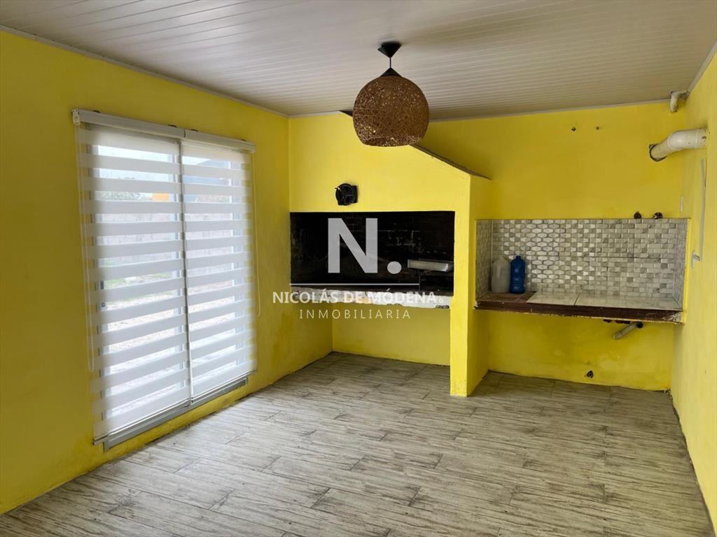 En venta casa de 2 plantas a metros del mar, de 3