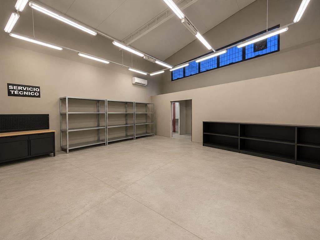 Av Italia proximo Comercio, zona de outlets, 8,5 mts de fre