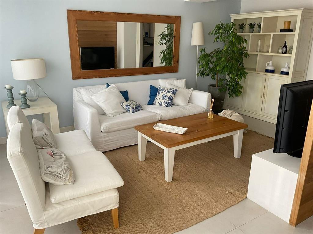 Alquiler Montoya, 2 suites y media, piscina mucama