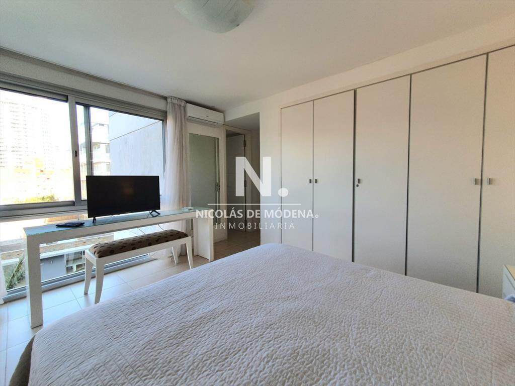 Departamento en venta de tres dormitorios dos baños Playa