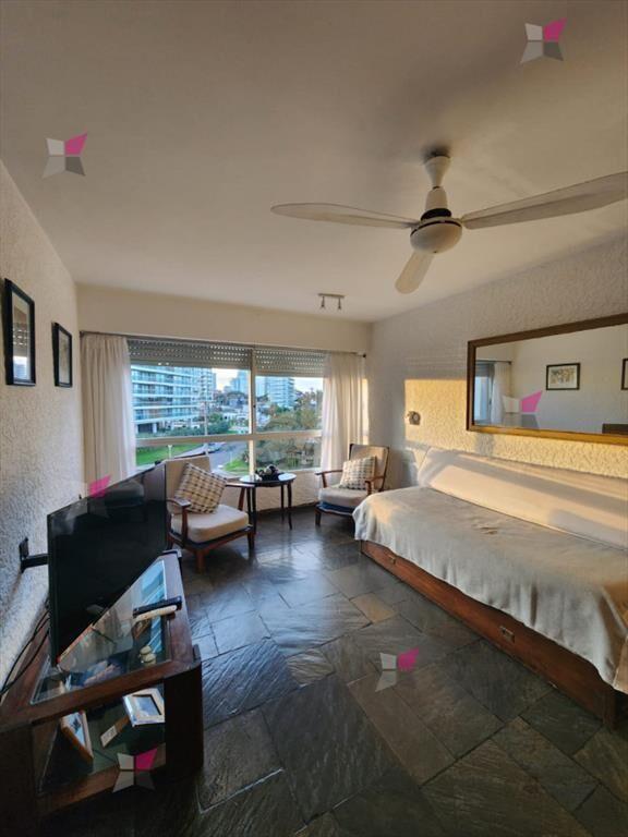 Departamento de 1 dormitorio en venta en complejo