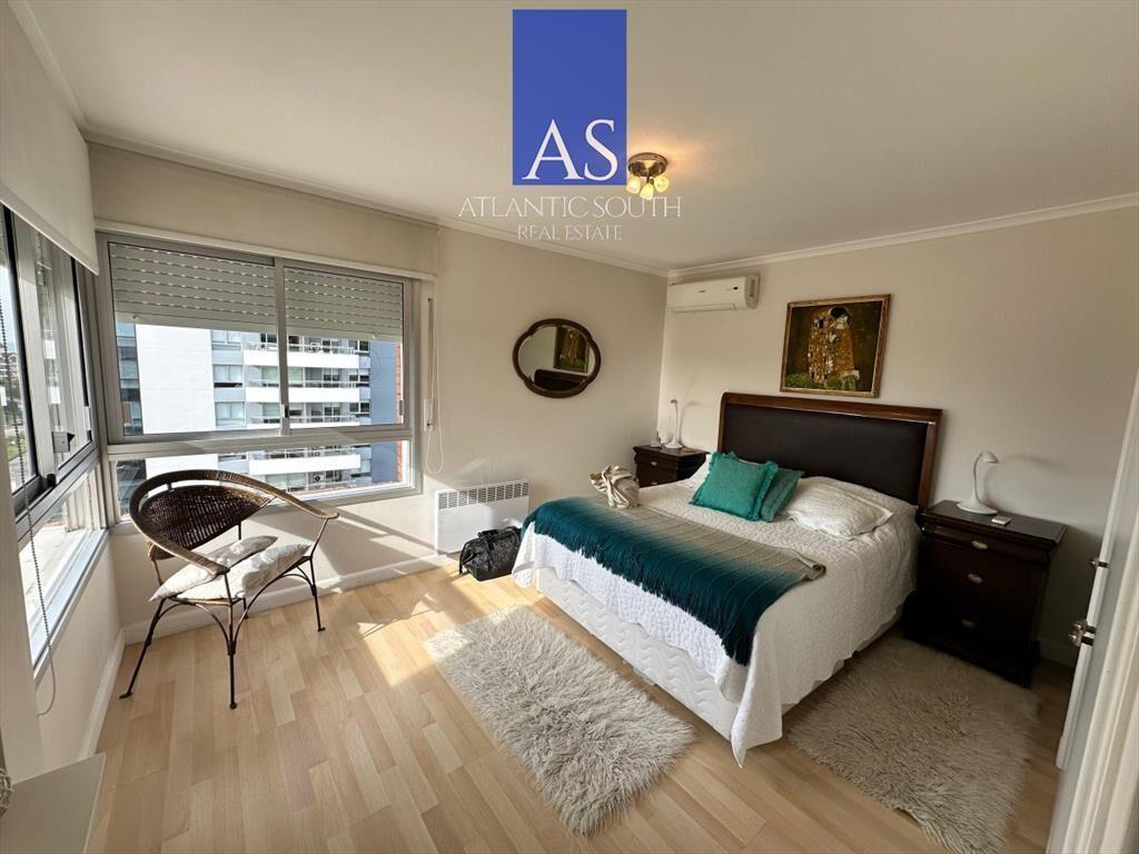 Apartamento de 2 dormitorios y medio en Playa ,