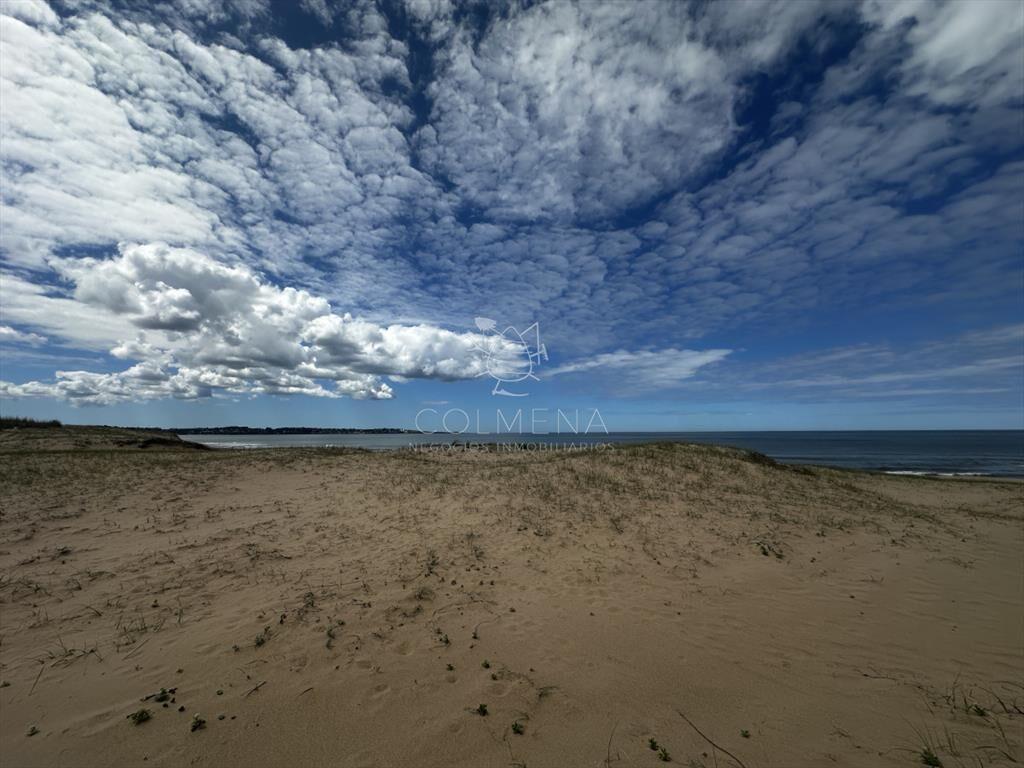 Venta en exclusiva terreno primera línea al mar