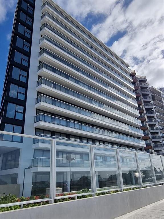 Apartamento .Estrena Rambla y 9 de Junio, 1 dorm. gge, amen