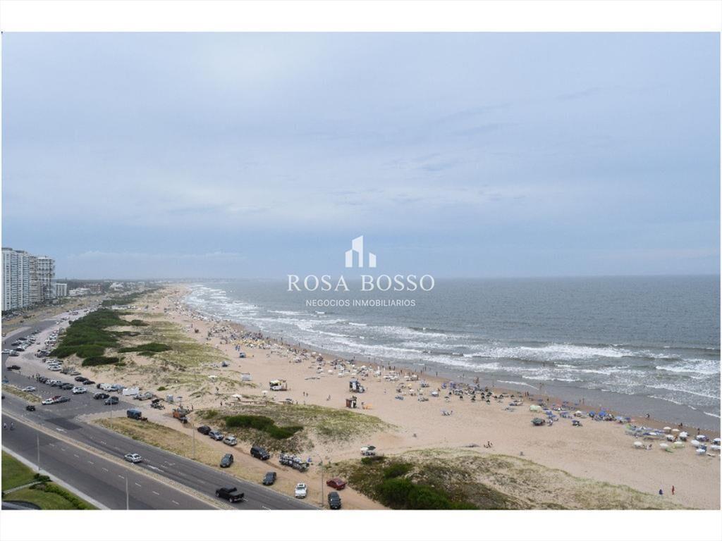 Apartamento en Brava, 3 dormitorios *