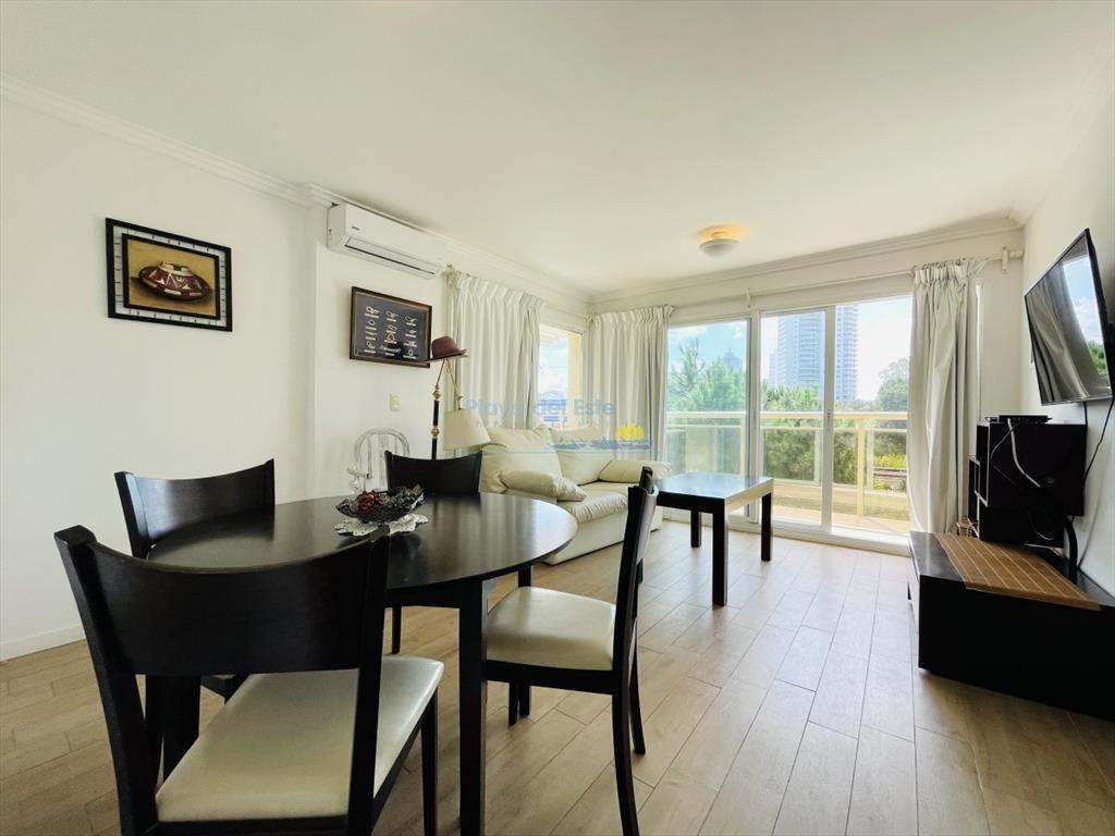Apartamento de 2 Dormitorios en Aidy Grill a de -