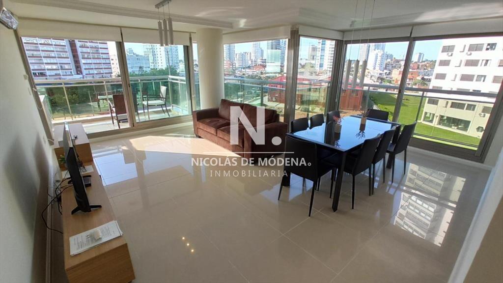Apartamento en Venta en Punta del Este zona Playa