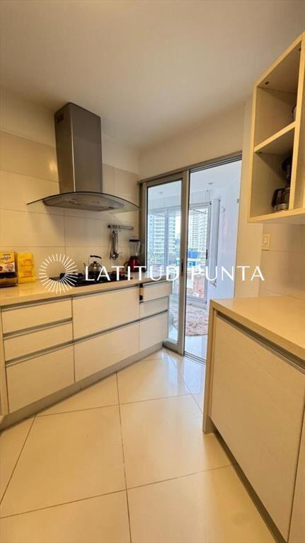 Apartamento frente al mar, 2 dormitorios más dependencia