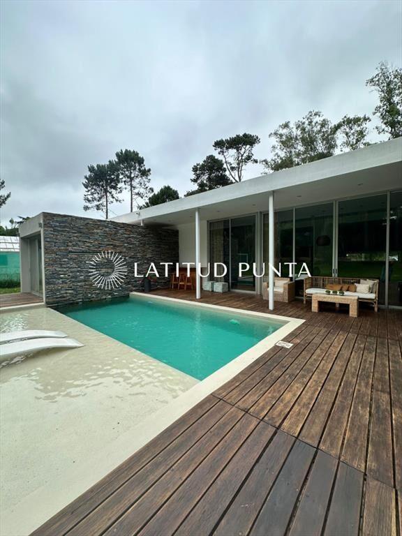 Casa en alquiler en Parque Burnett