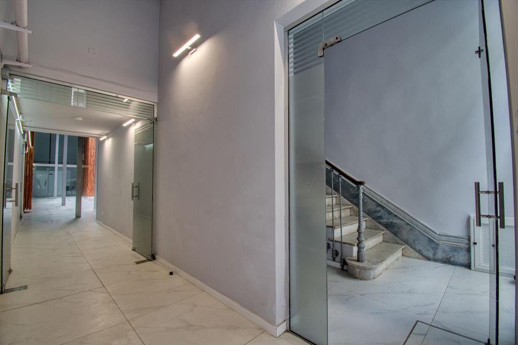 Edificio en venta, 12 apartamentos + local comercial, 1449