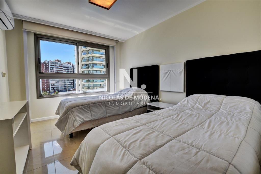 Excelente apartamento en torre de categoría, Imperiale, Pl