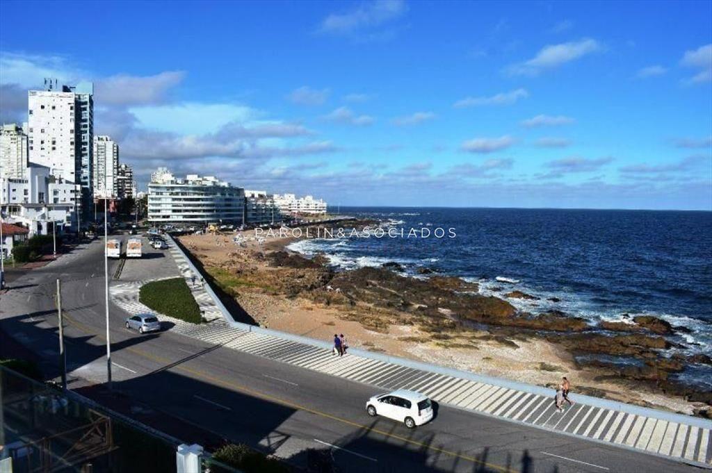 Casa en venta de 4 dormitorios frente al mar en