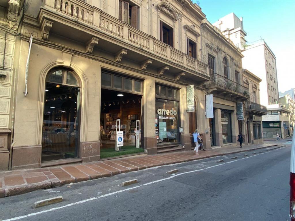 Venta local comercial en cuidad vieja . rincón y Juncal