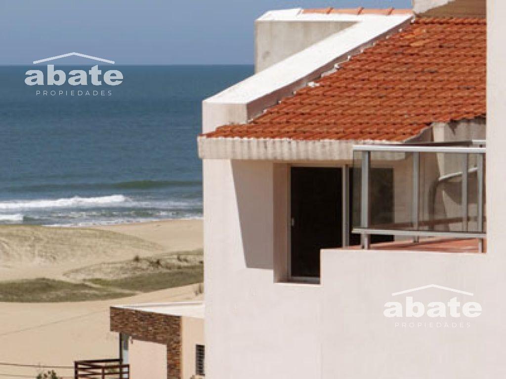 Venta de Complejo de 7 apartamentos con vista al mar! Punta