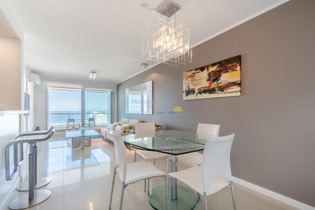Apartamento de 2 Dormitorios en Playa Brava con -