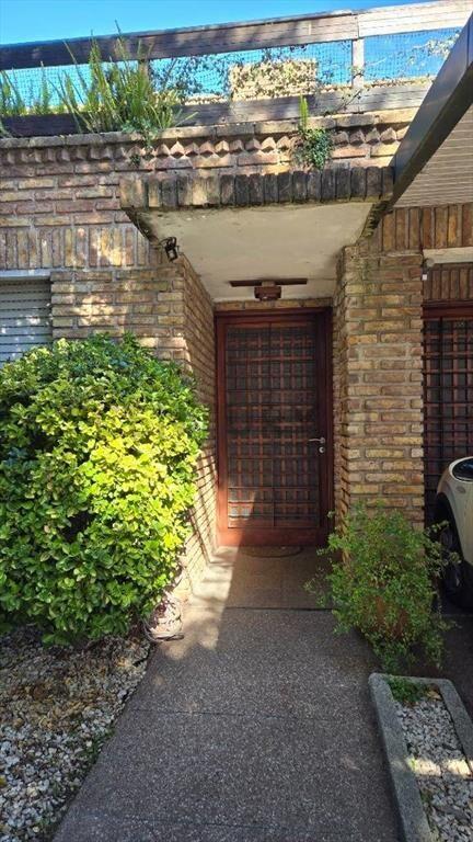 Venta casa La Blanqueada 5 dormitorios 3 baños fondo o ca...