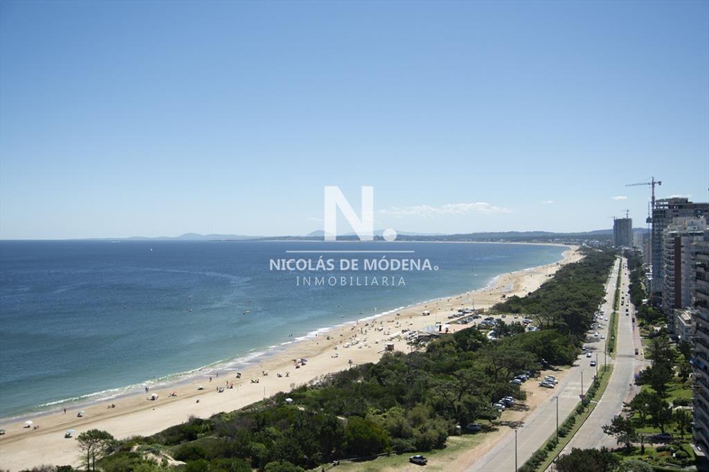 Hermoso Penthouse en venta, en primera linea.