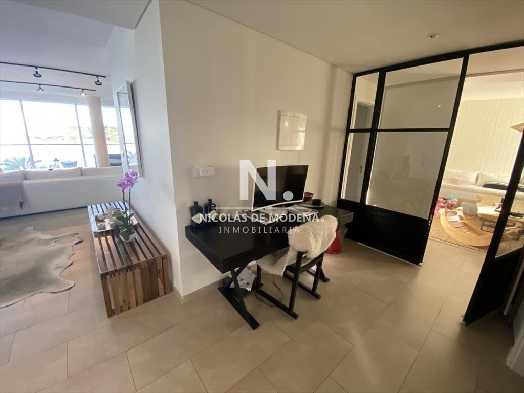 Hermoso apartamento de 4 dormitorios!