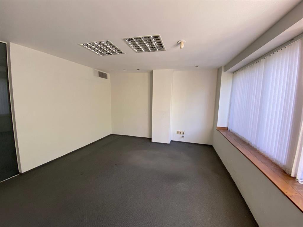 Alquiler - Oficina con vista a Plaza Matríz, 184 m2 con 42 d