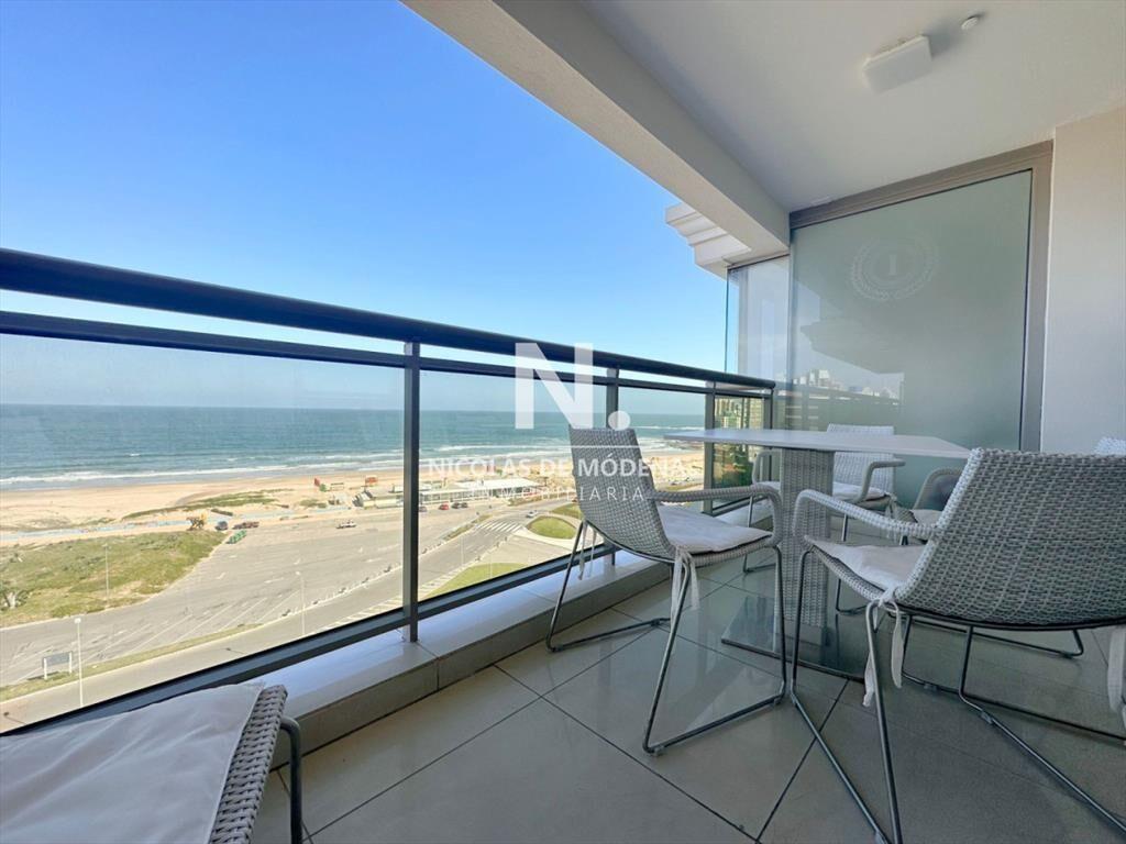 Apartamento en venta de 3 dormitorios en edificio