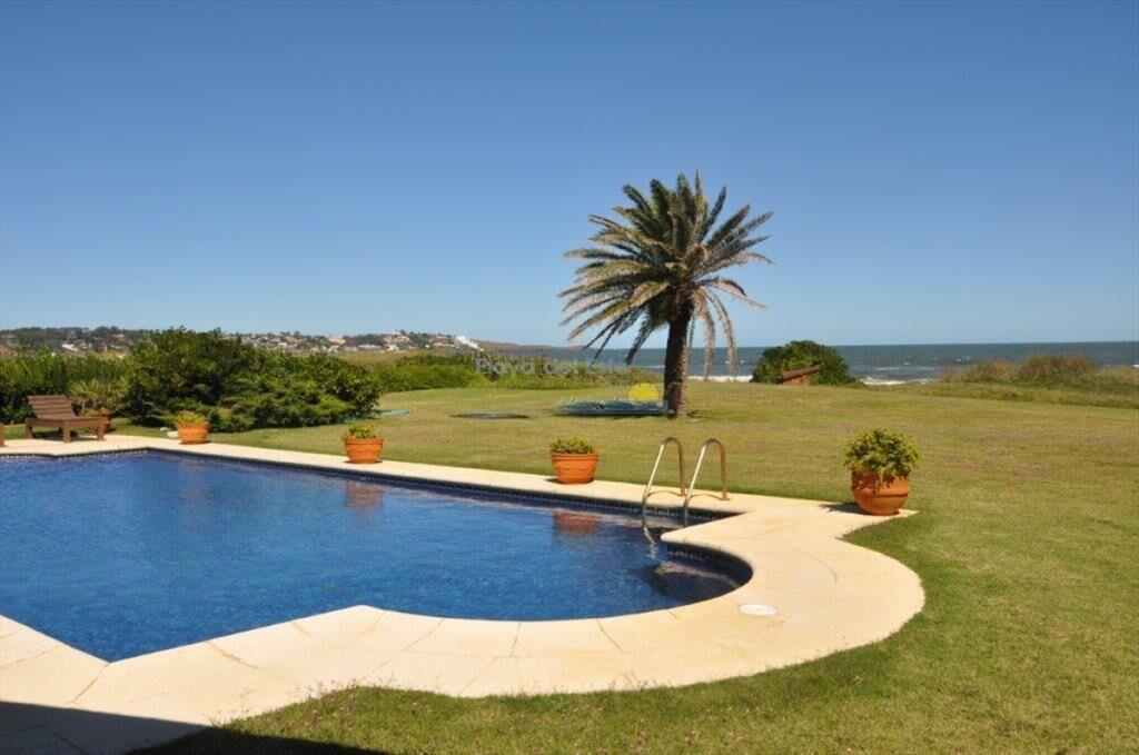 Hermosa casa en primra linea del mar, playa en -