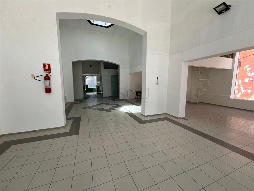Se alquila gran local comercial en Colón