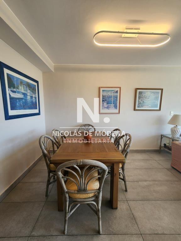 Vende apartamento en Peninsula de 3 dormitorios, a metros d