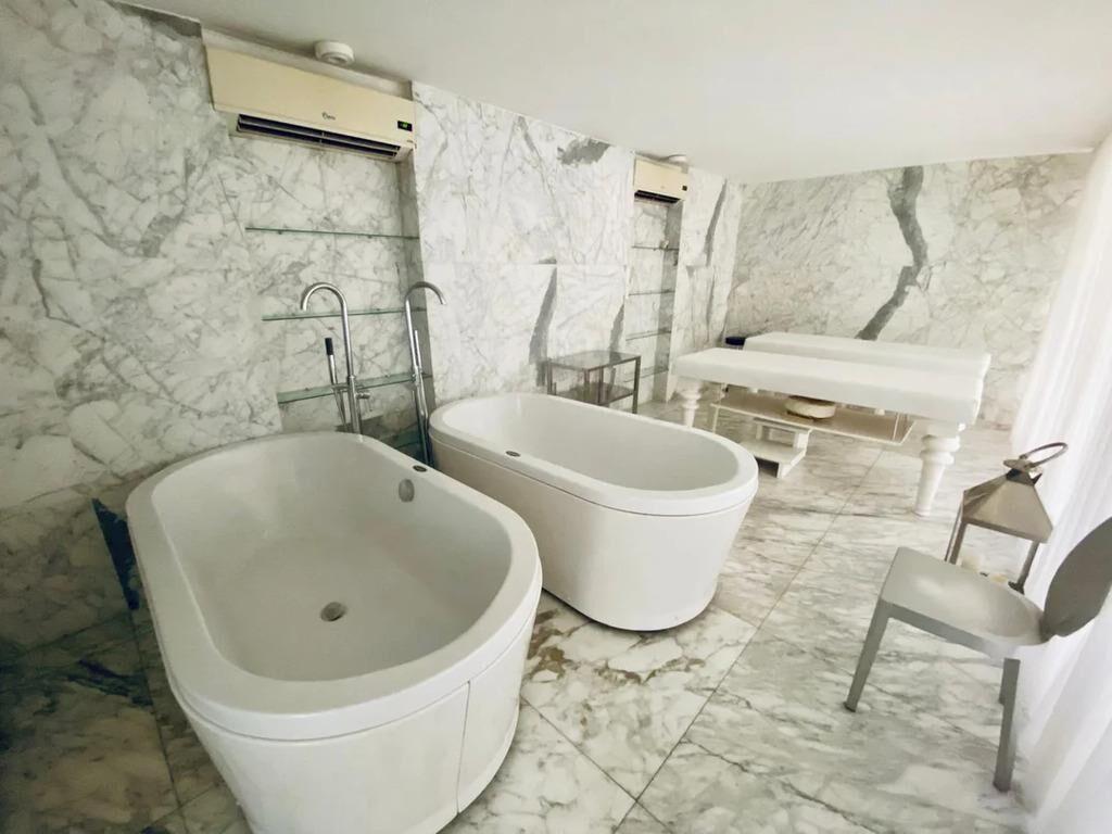 Venta apartamento dos dormitorios y cochera Torre Yoo Punta