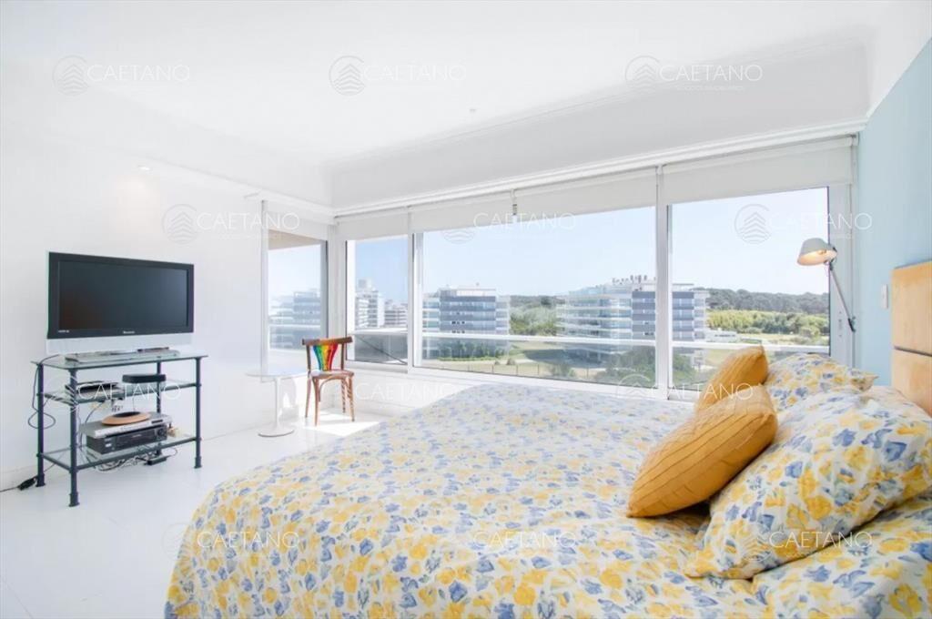 Venta duplex 4 dormitorios playa brava Punta del