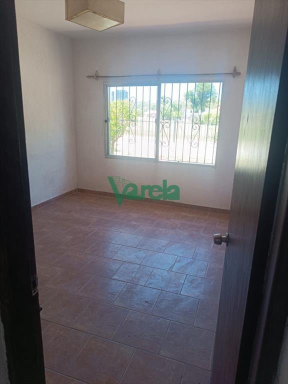 Casa con 3 dormitorios cochera y apartamento de 1 dormitori