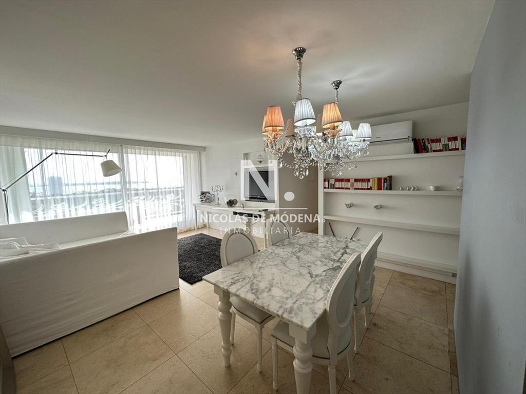 Se vende apartamento en Edificio Yoo, piso alto