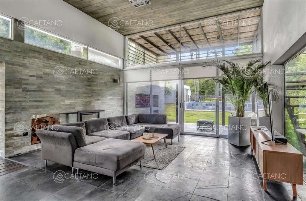 Venta casa 5 dormitorios. Playa brava, Punta del Este.