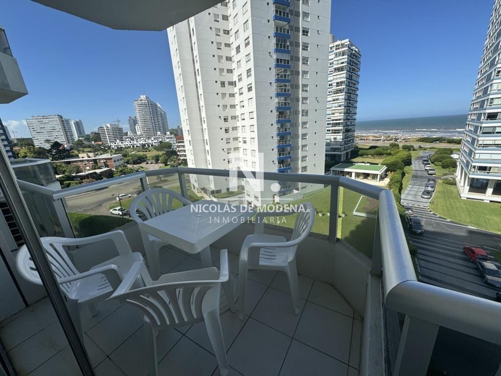Apartamento de 1 dormitorio con vista al mar en