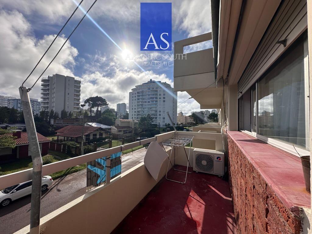 Apartamento de 2 dormitorios con 2 baños en Aidy