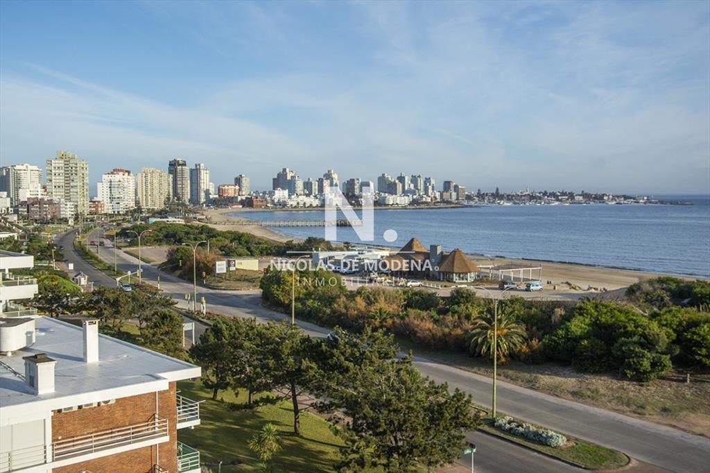 Departamento en venta frente a Playa Mansa en