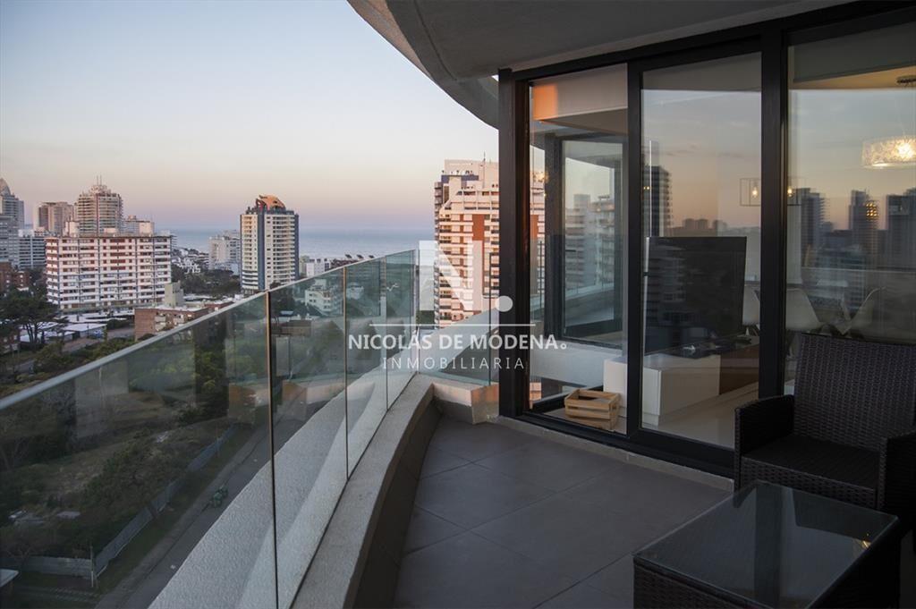 Apartamento en Alquiler de 3 dormitorios en , del