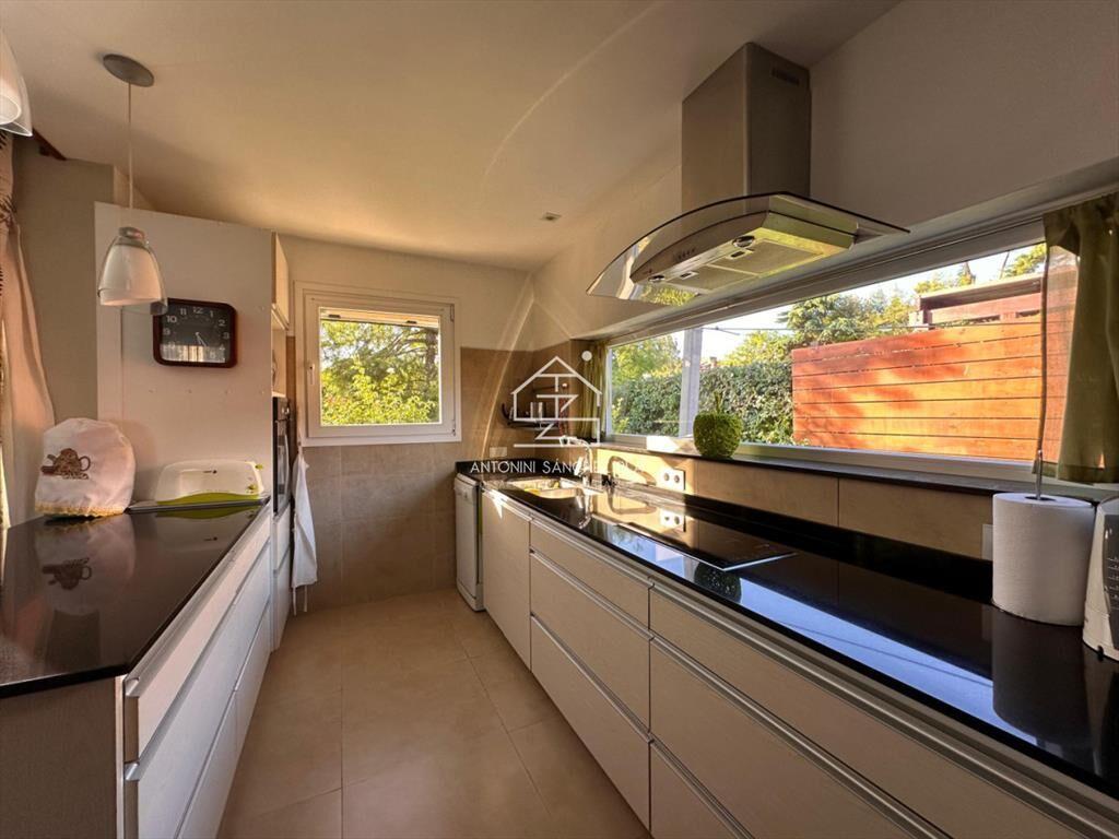 En venta chalet de 3 dormitorios con pergola, en
