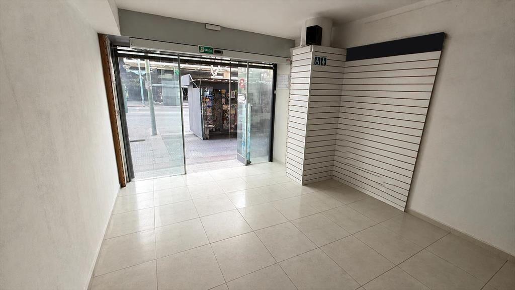 18 de julio y Rio Branco, 105 m2, 4 mts de frente, excelent