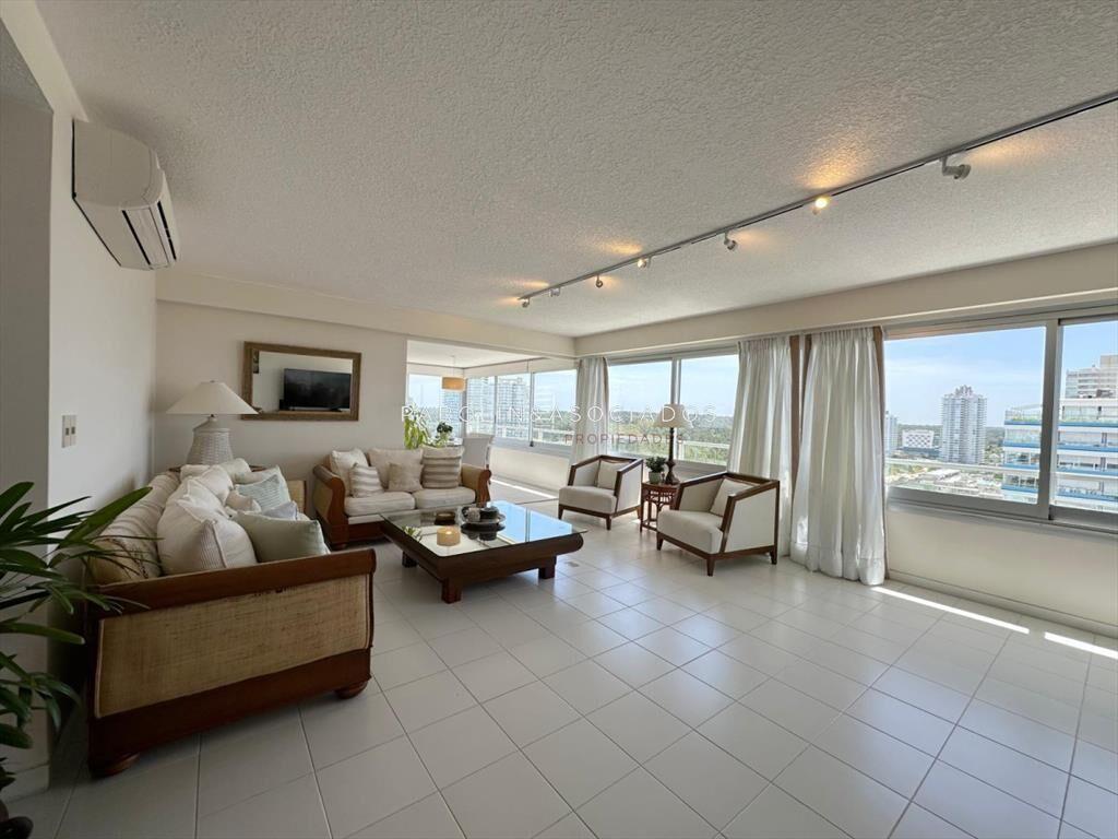 Oportunidad  en venta de 3 dormitorios en Tiburon