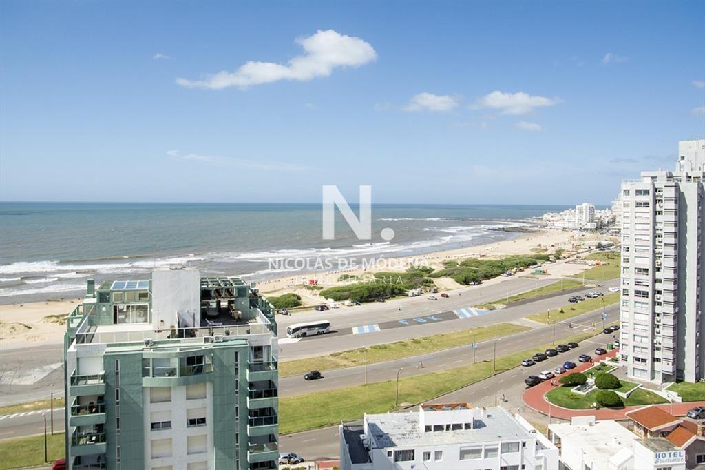 Torre moderna a pasos del mar, dpto de 2 piso