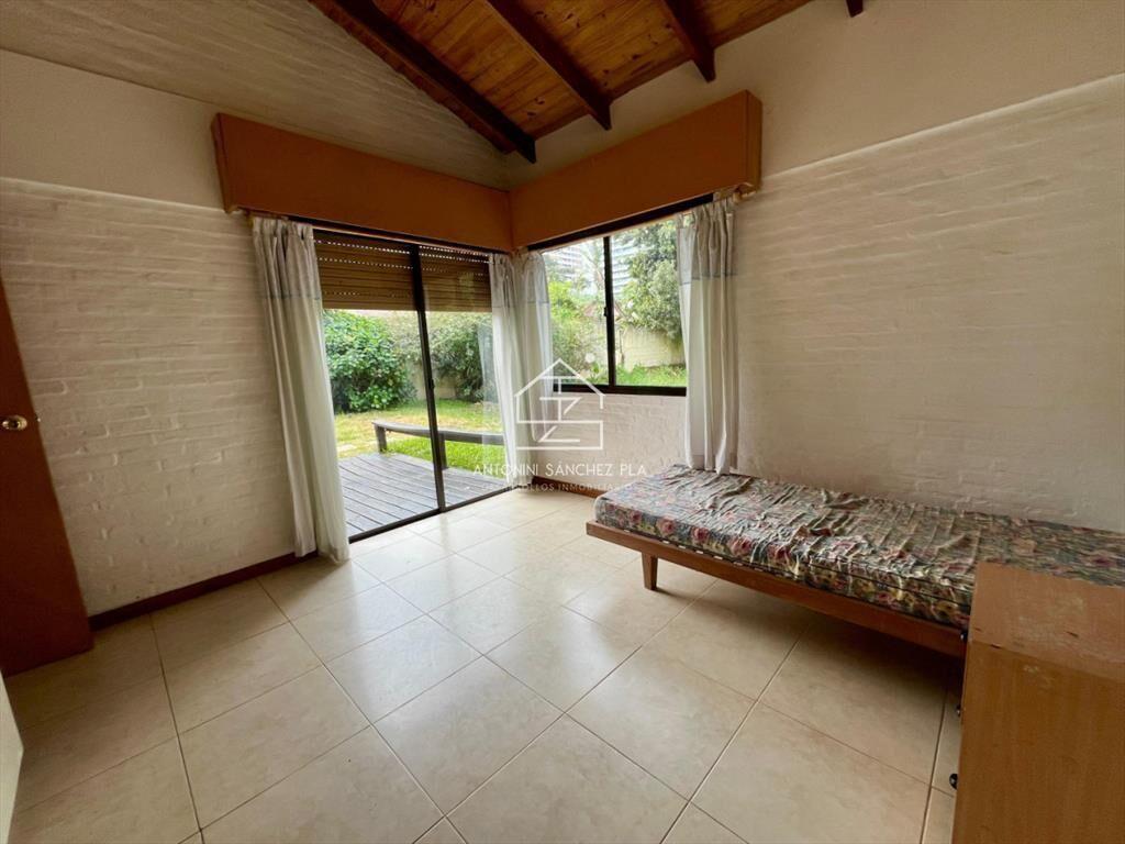 VENTA CASA DE 4 DORMITORIOS PUNTA DEL ESTE