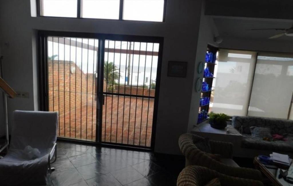 CASA EN VENTA DE 4 DORMITORIOS EN LA BARRA