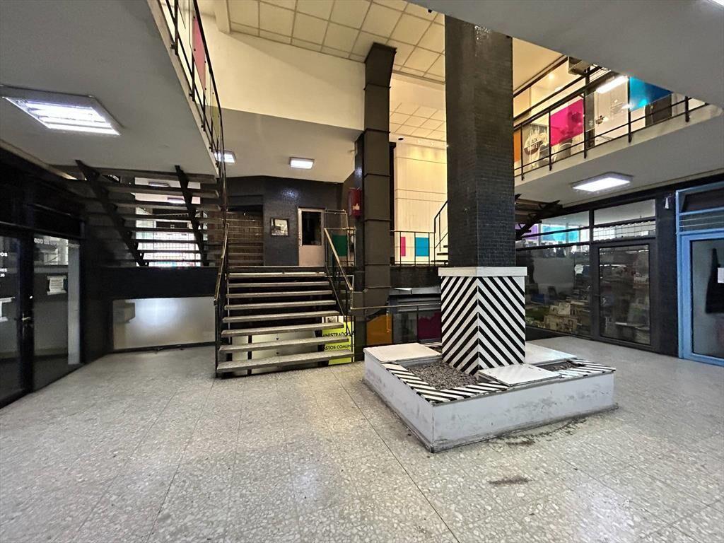 Cesión de Alquiler de Local comercial en Av. 18 de Julio con