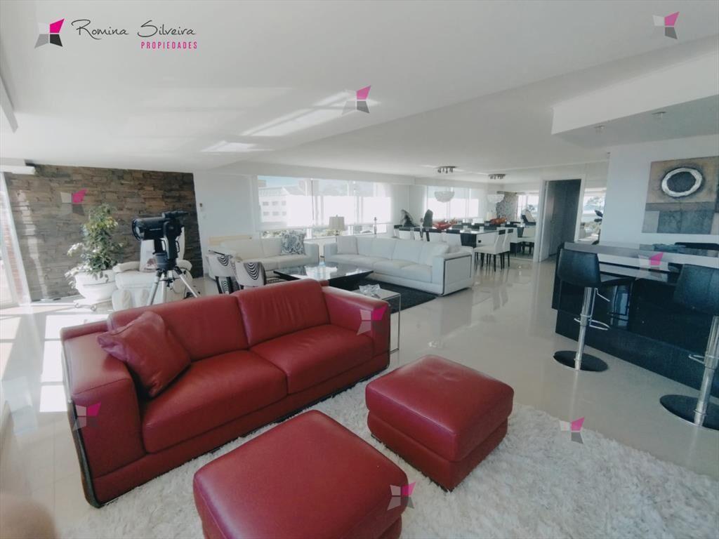 VENTA DE APARTAMENTO DE 3 DORMITORIOS Y DEPENDENCIA EN EDIF