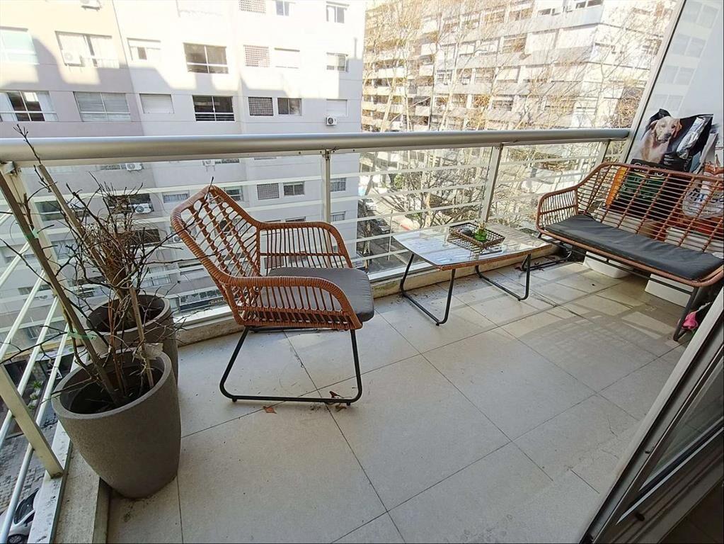 Venta con Renta. Apartamento Pocitos 2 Dormitorios 2 Baños